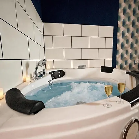 Appartement Baignoire Balneo, Baby-foot & Wifi Fibre Roubaix