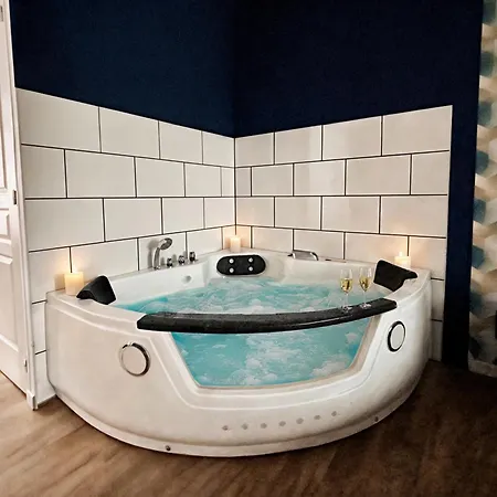 Baignoire Balneo, Baby-foot & Wifi Fibre Roubaix