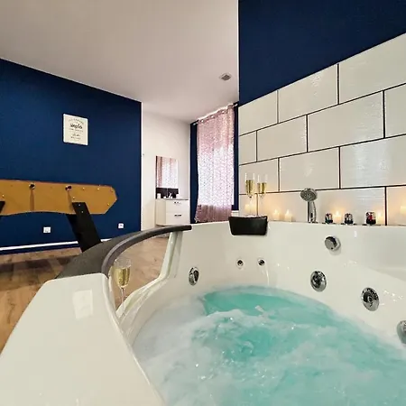 Baignoire Balneo, Baby-foot & Wifi Fibre *