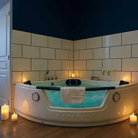 Baignoire Balneo, Baby-foot & Wifi Fibre Appartement Roubaix