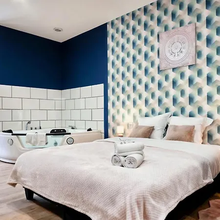 Baignoire Balneo, Baby-foot & Wifi Fibre Appartement Roubaix