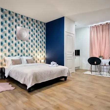 Baignoire Balneo, Baby-foot & Wifi Fibre * Roubaix