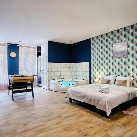 Baignoire Balneo, Baby-foot & Wifi Fibre