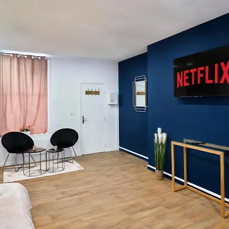 Baignoire Balneo, Baby-foot & Wifi Fibre Appartement *