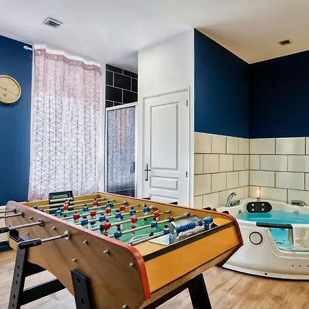 Baignoire Balneo, Baby-foot & Wifi Fibre Roubaix