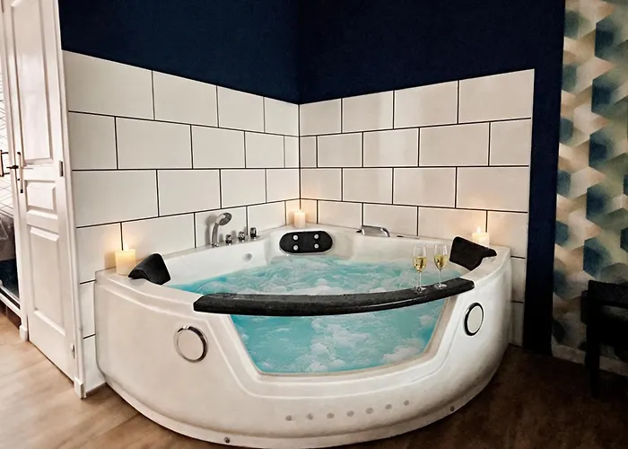 Baignoire Balneo, Baby-foot & Wifi Fibre Roubaix