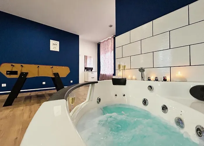 Baignoire Balneo, Baby-foot & Wifi Fibre *