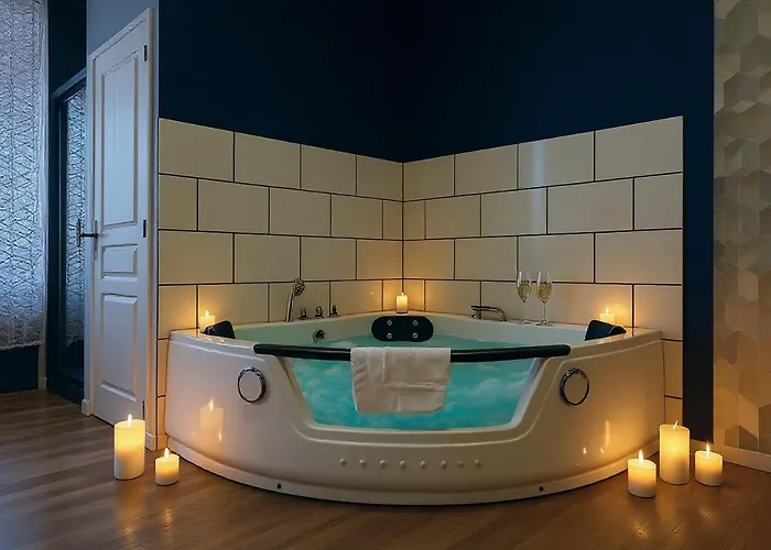 Baignoire Balneo, Baby-foot & Wifi Fibre Apartment Roubaix