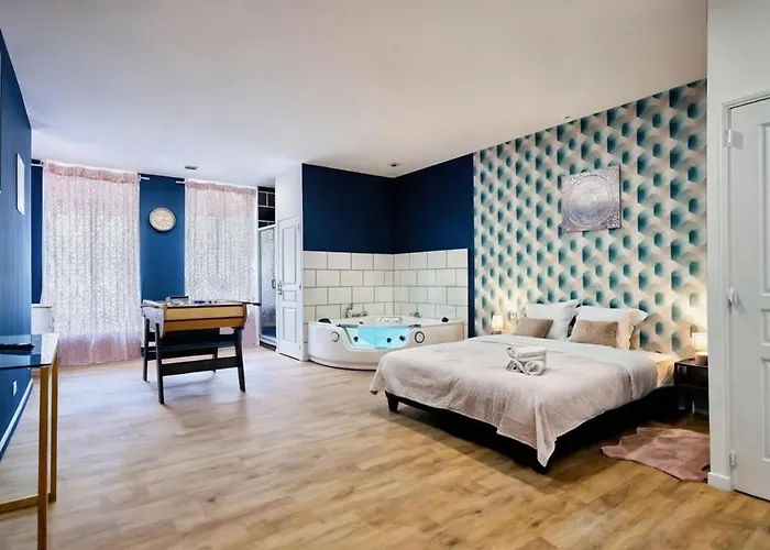Baignoire Balneo, Baby-foot & Wifi Fibre