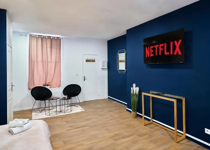 Baignoire Balneo, Baby-foot & Wifi Fibre Apartment *