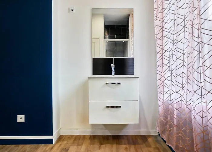 Baignoire Balneo, Baby-foot & Wifi Fibre Apartment